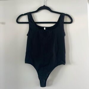 Aritzia Babaton size s black bodysuit